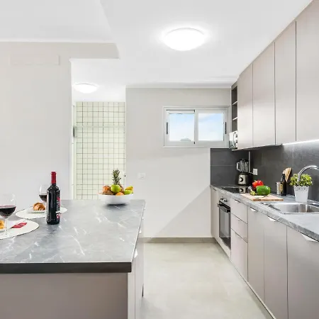Apartment A31 Amazing 2 Bedroom With Terrace And Pool *